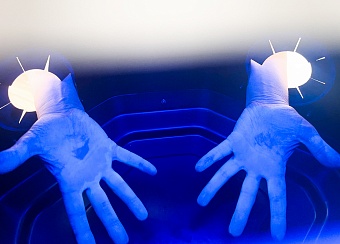 Сотрудники ИКБ № 1 показали наглядно, почему нужно соблюдать протокол гигиенической обработки рук